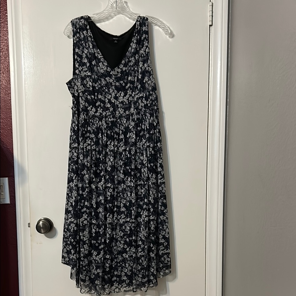 Simply Vera Vera Wang Black and Gray Sleeveless Midi Sundress